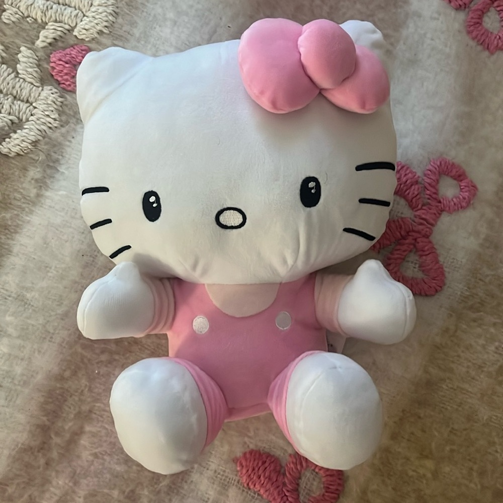 Hello kitty hug plush & matching blanket